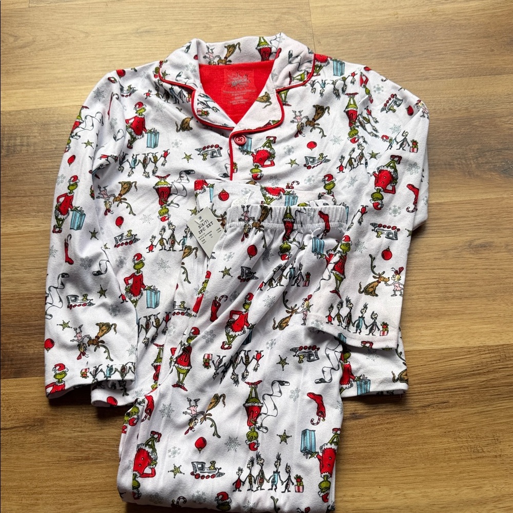 NWT The Grinch kids Festive White Pajama Set with Red Accents